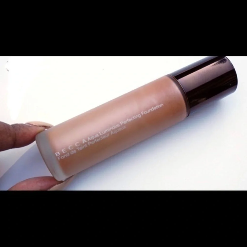 Becca Aqua Luminous Perfecting Foundation